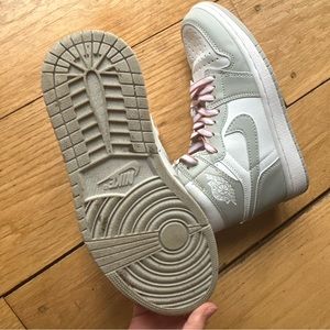 I’m selling in good shape air Jordan 1s